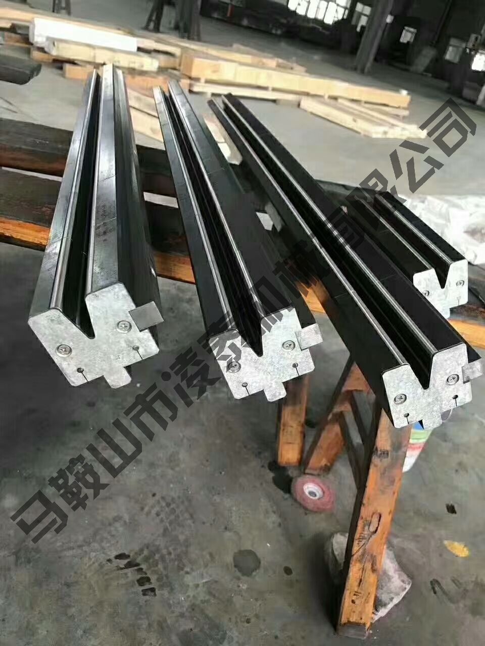 折彎機(jī)下模整體展示